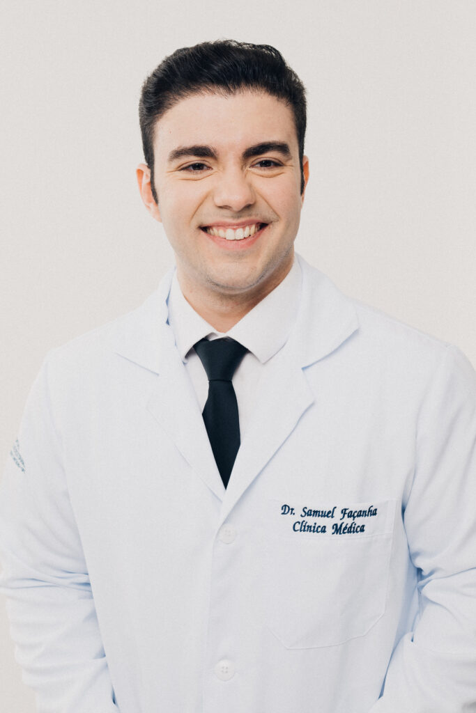 Dr. Samuel Façanha em ambiente clínico no HC-UFC